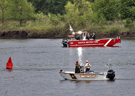 Recovery team on the scene of a Mississippi River drowning