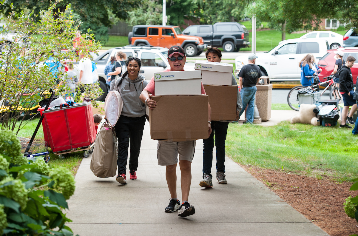 A group moves in boxes to their residence hall on Move-In Day.