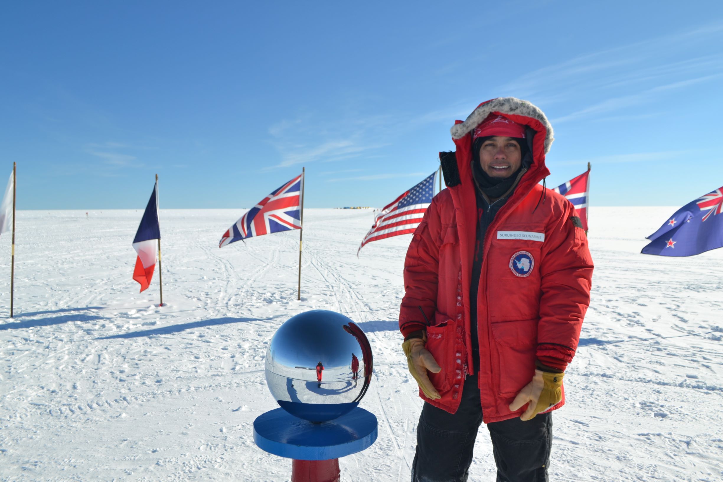 IceCube and Neutron Monitors South Pole SS