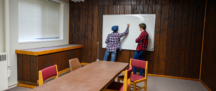 Stratton basement study room includes a conference table, chairs, and whiteboard